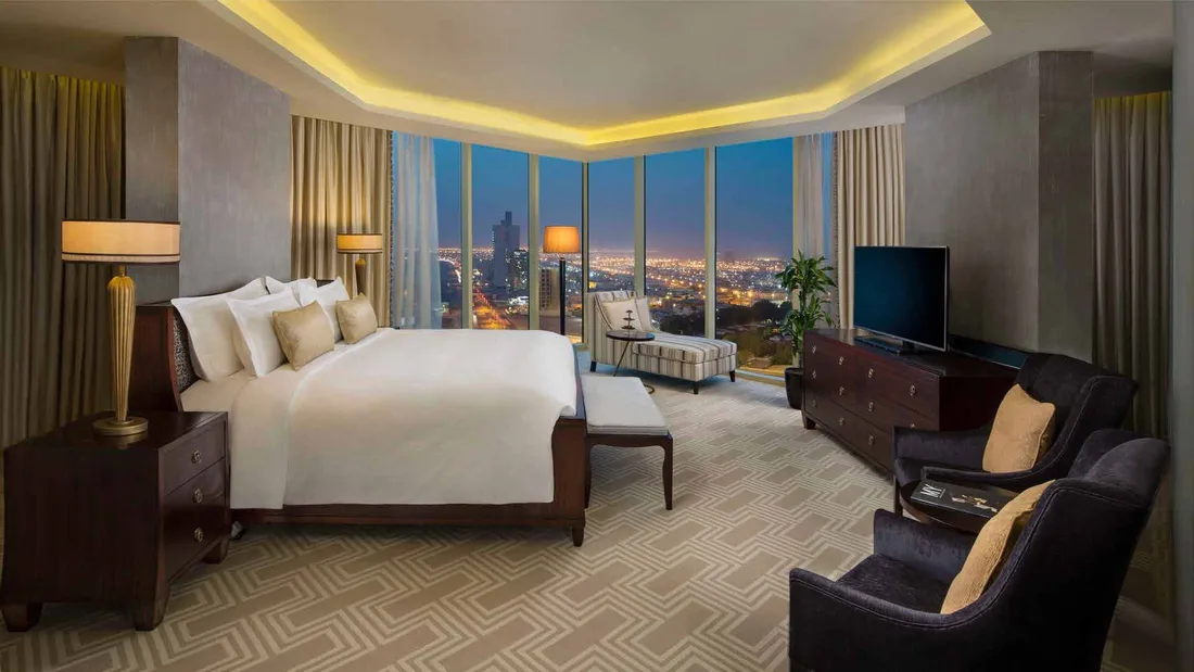Deluxe room at Kempinski Al Othman Hotel